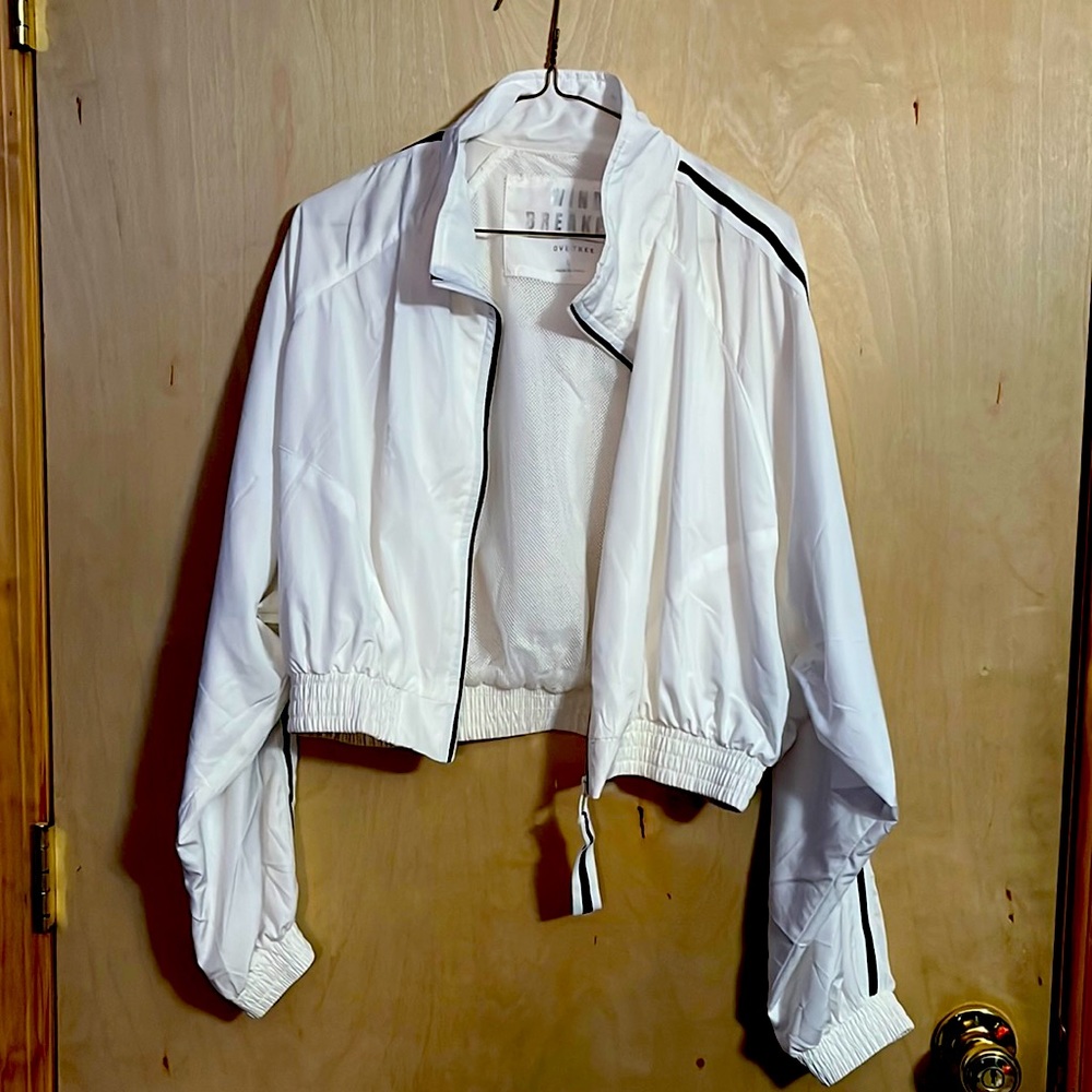 Love tree white windbreaker crop